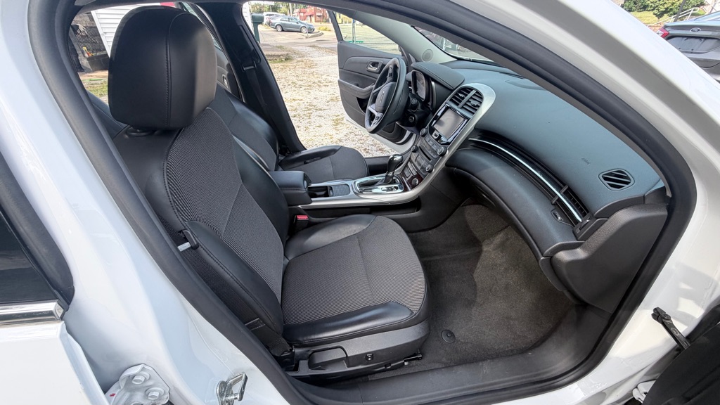 Photo 15 of this CHEVROLET MALIBU