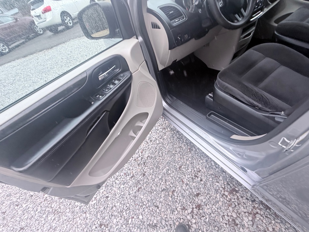 Photo 8 of this DODGE GRAND CARAVAN