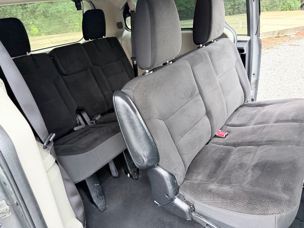 Photo 15 of this DODGE GRAND CARAVAN