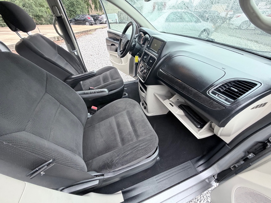 Photo 18 of this DODGE GRAND CARAVAN