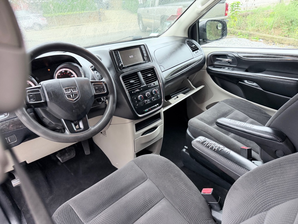 Photo 12 of this DODGE GRAND CARAVAN