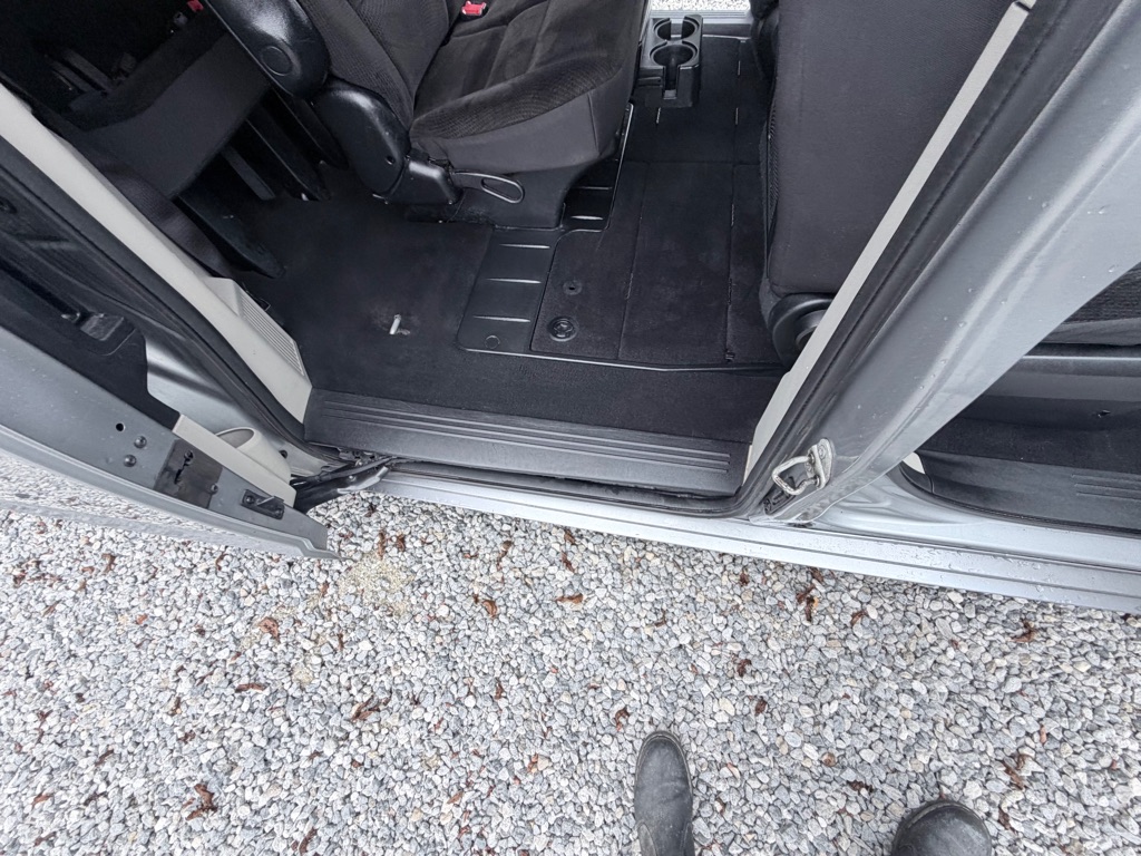 Photo 22 of this DODGE GRAND CARAVAN