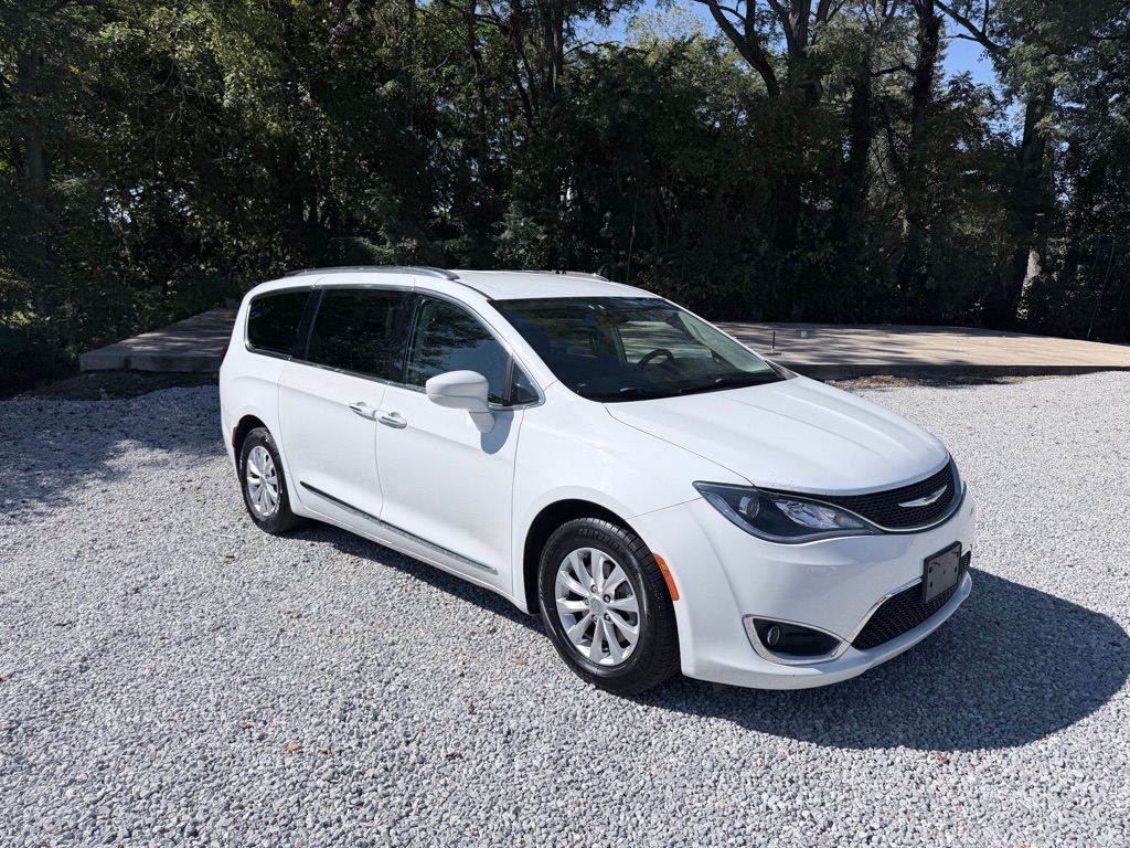 Photo 2 of this CHRYSLER PACIFICA