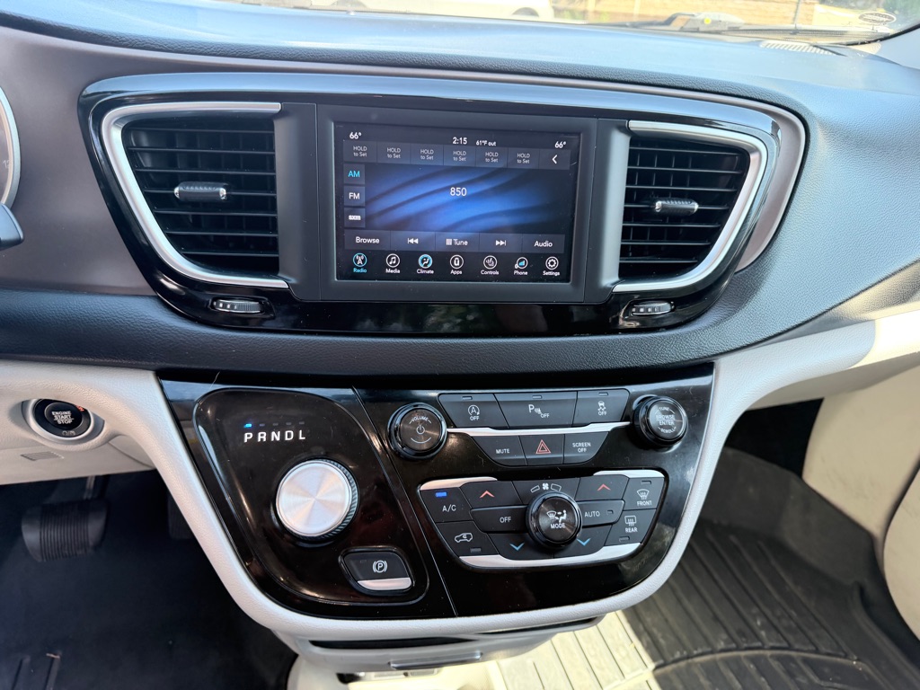 Photo 13 of this CHRYSLER PACIFICA