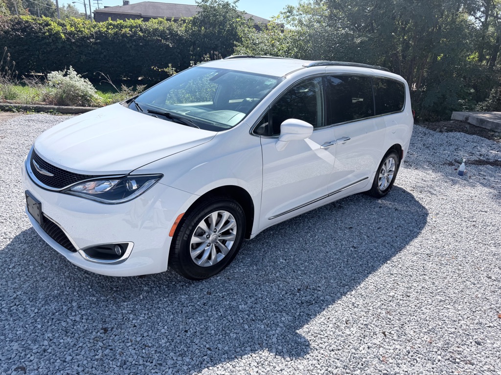 Photo 8 of this CHRYSLER PACIFICA