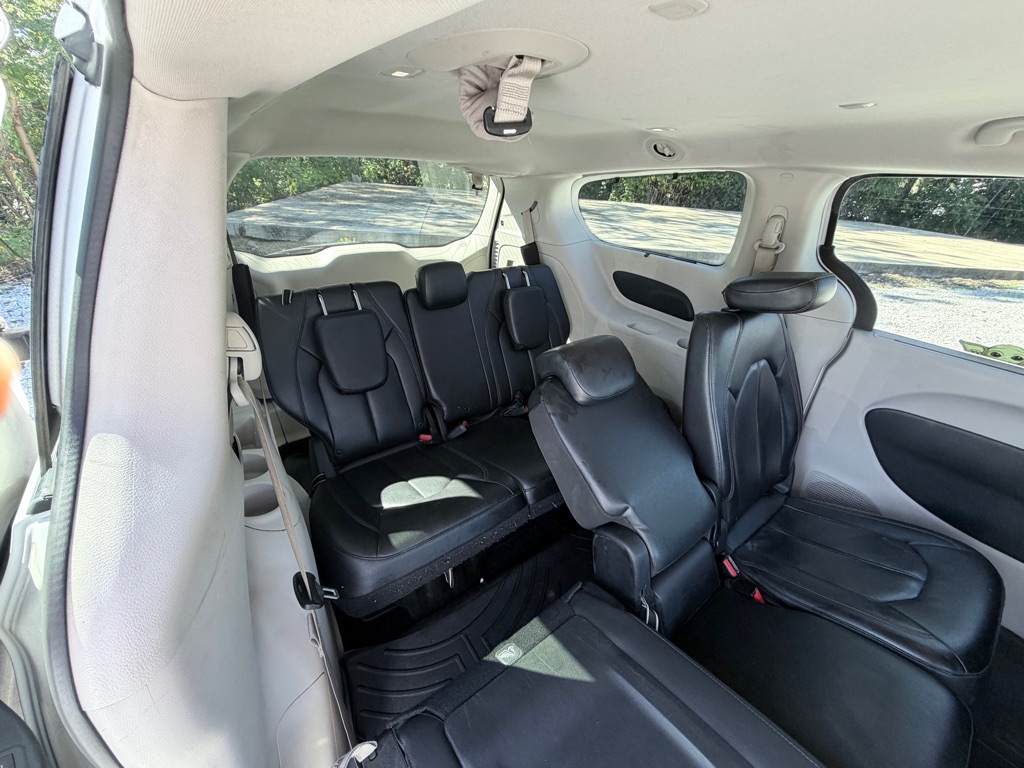 Photo 20 of this CHRYSLER PACIFICA
