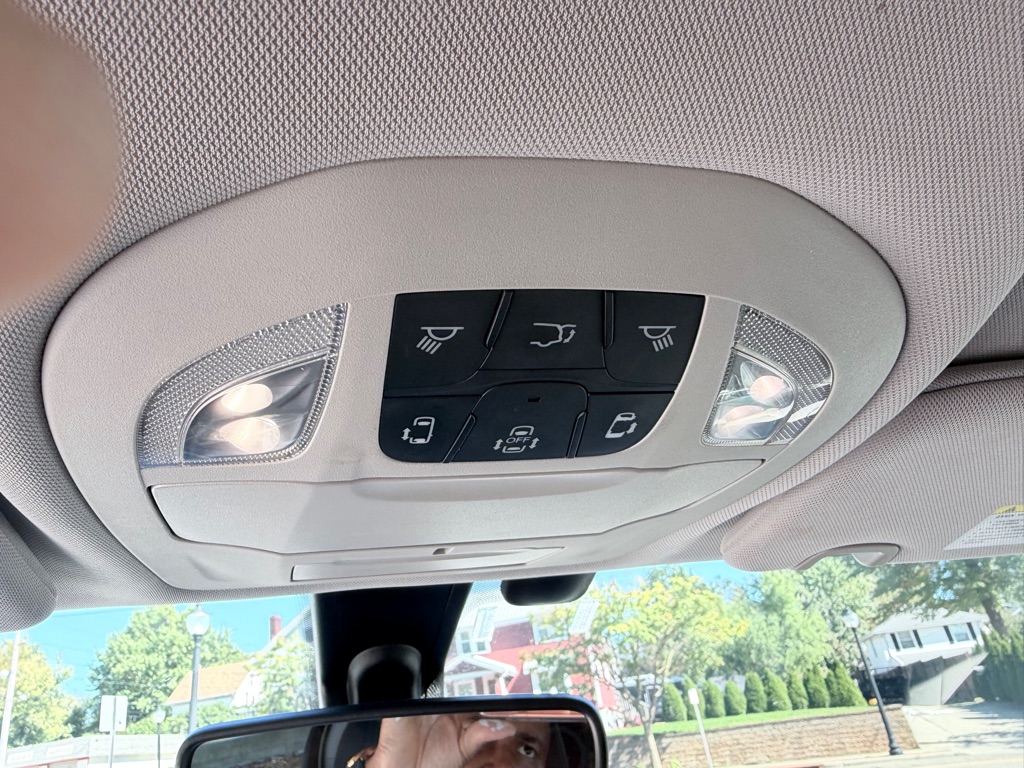 Photo 14 of this CHRYSLER PACIFICA
