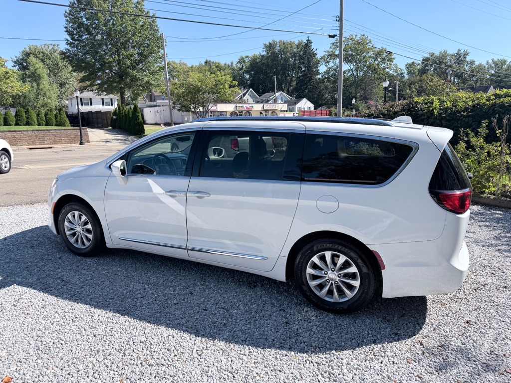 Photo 7 of this CHRYSLER PACIFICA