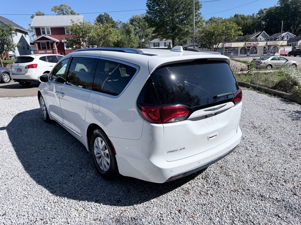 Photo 6 of this CHRYSLER PACIFICA