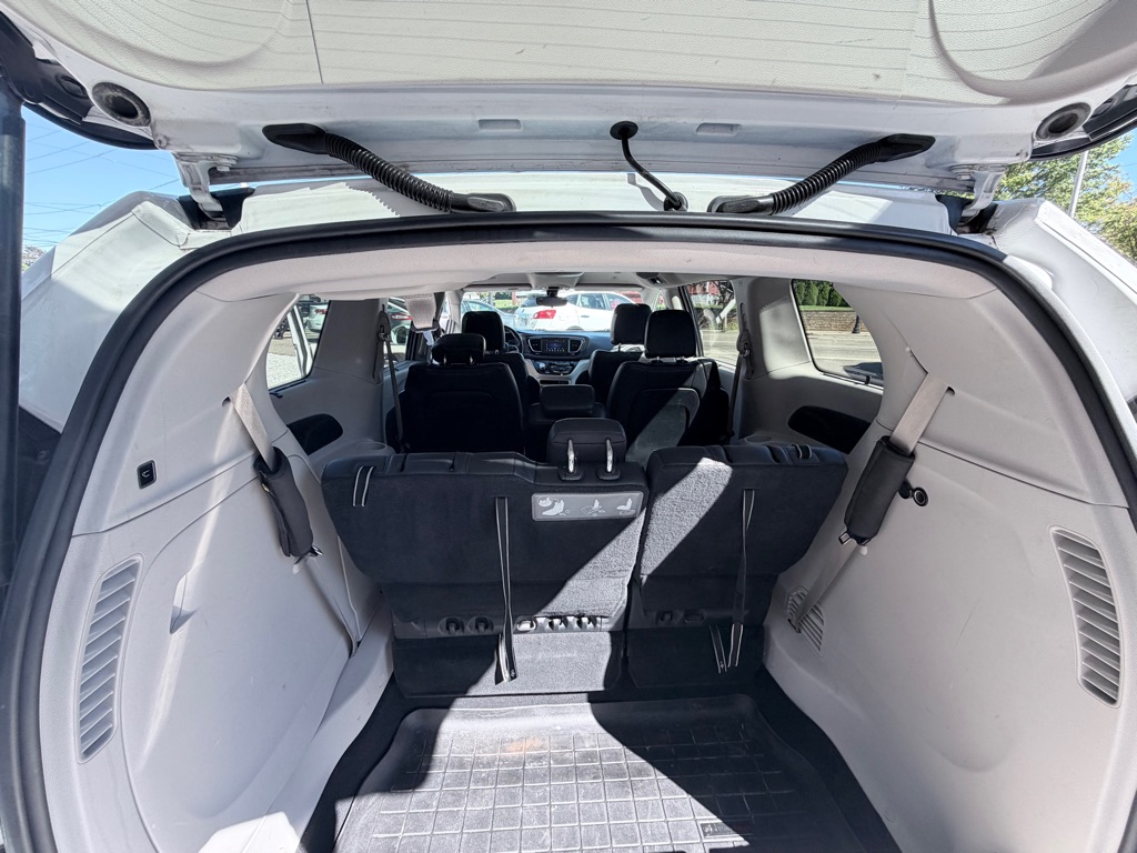 Photo 18 of this CHRYSLER PACIFICA
