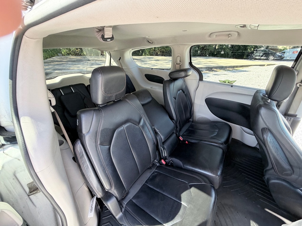 Photo 19 of this CHRYSLER PACIFICA