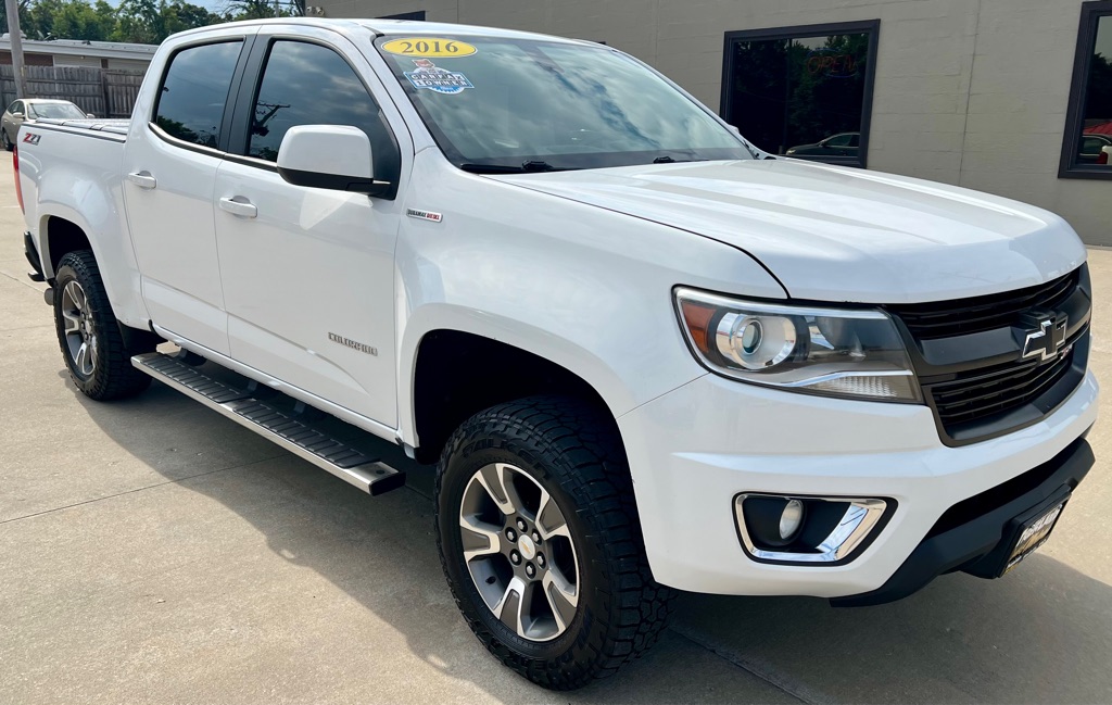 White 2016 Chevrolet Colorado Pickup Truck Four-Wheel Drive Automatic