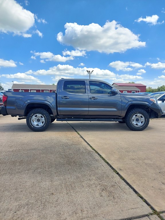 Photo 4 of this TOYOTA TACOMA