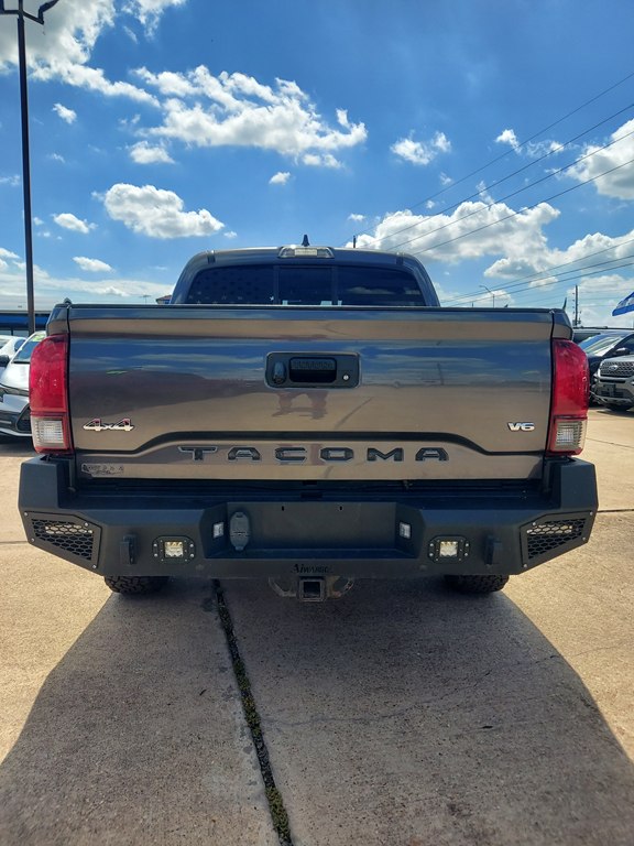 Photo 6 of this TOYOTA TACOMA