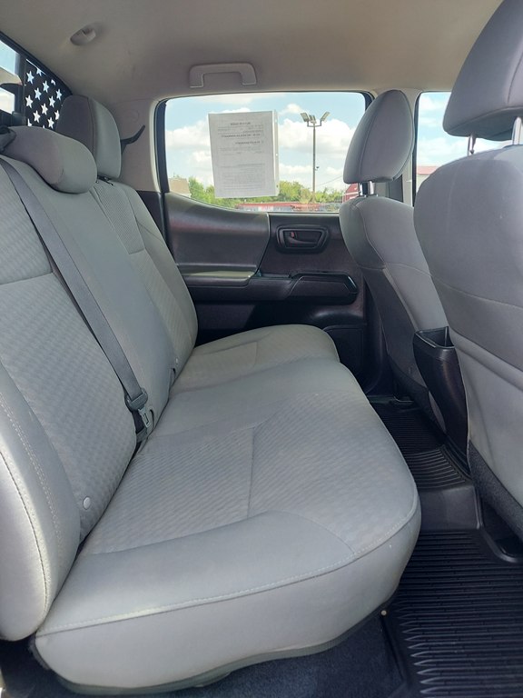 Photo 12 of this TOYOTA TACOMA