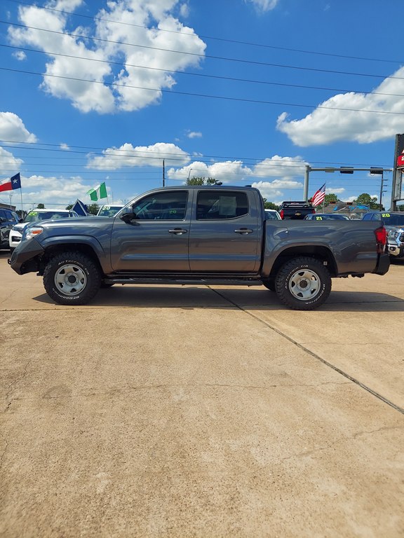 Photo 8 of this TOYOTA TACOMA