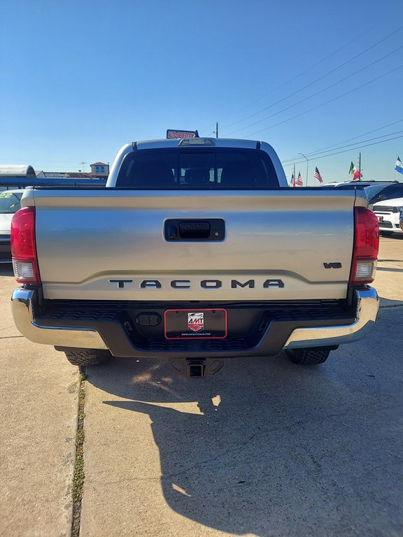 Photo 6 of this TOYOTA TACOMA