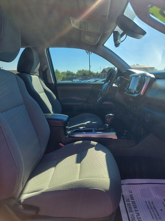Photo 11 of this TOYOTA TACOMA