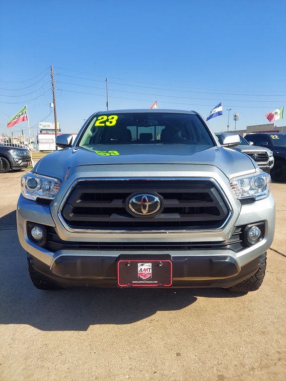 Photo 2 of this TOYOTA TACOMA