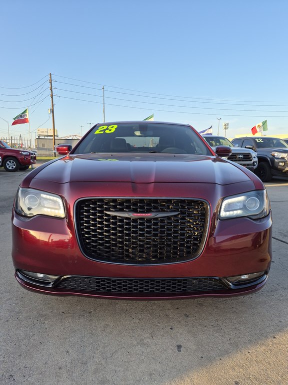 Photo 2 of this CHRYSLER 300