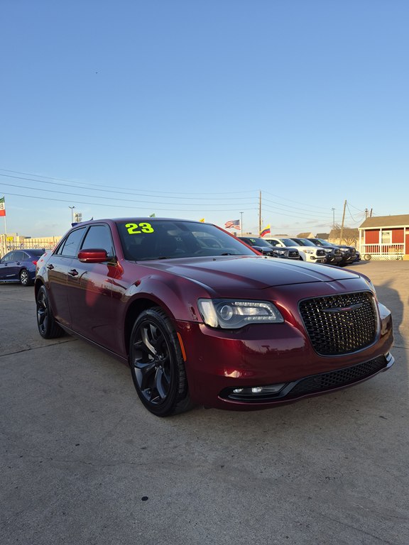 Photo 3 of this CHRYSLER 300