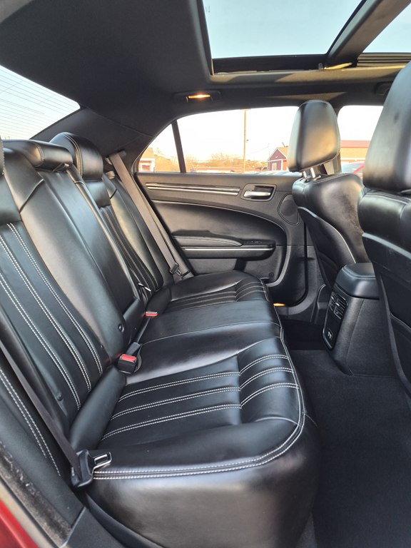 Photo 12 of this CHRYSLER 300