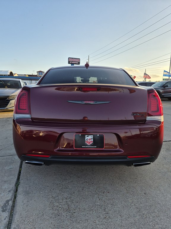Photo 6 of this CHRYSLER 300