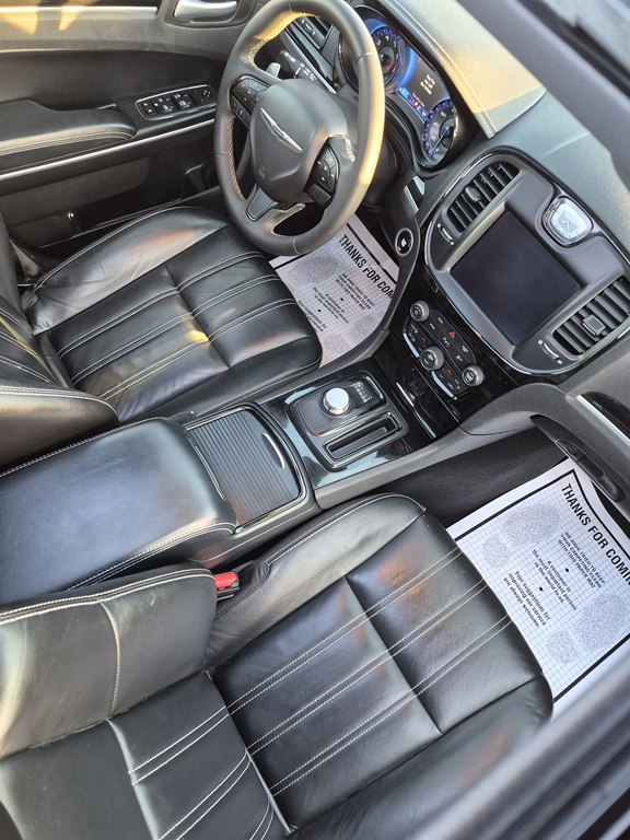 Photo 13 of this CHRYSLER 300