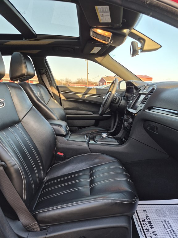 Photo 11 of this CHRYSLER 300