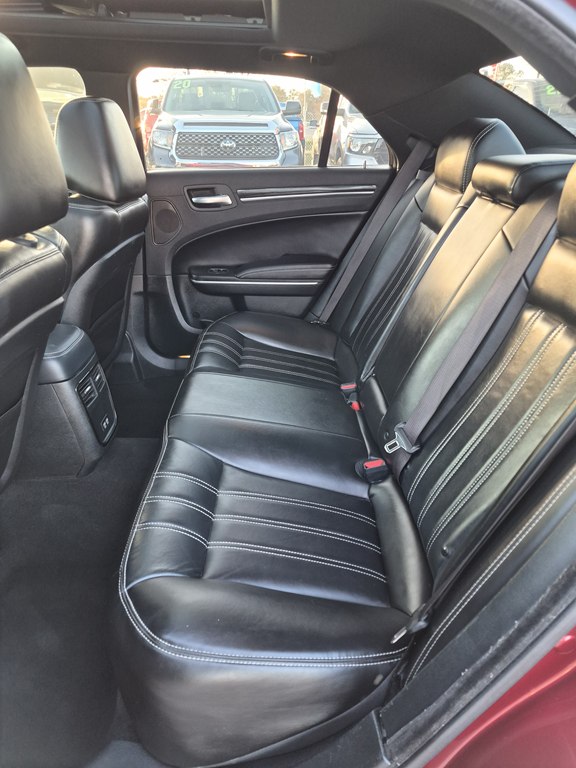 Photo 10 of this CHRYSLER 300