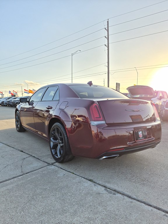 Photo 7 of this CHRYSLER 300