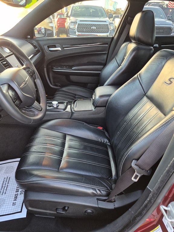 Photo 9 of this CHRYSLER 300