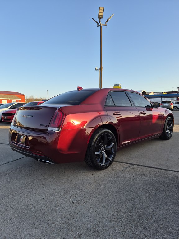 Photo 5 of this CHRYSLER 300