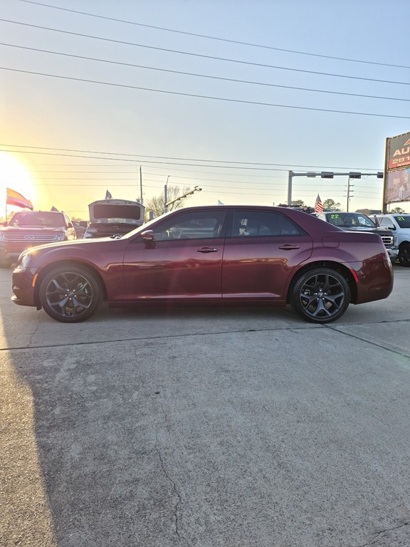Photo 8 of this CHRYSLER 300