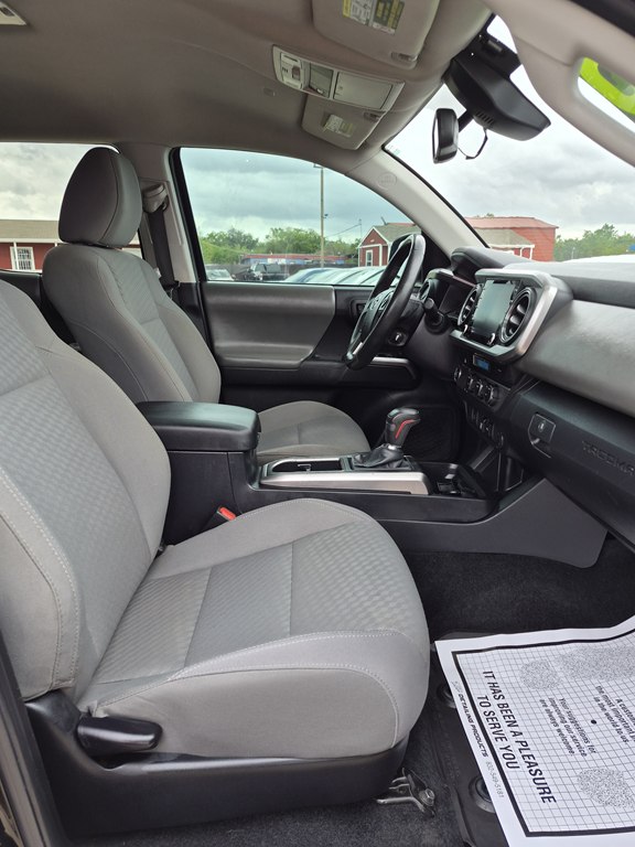 Photo 11 of this TOYOTA TACOMA