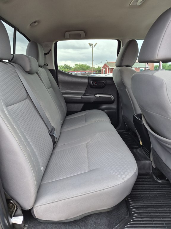 Photo 12 of this TOYOTA TACOMA