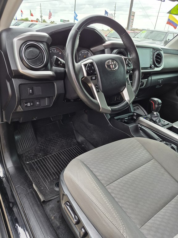 Photo 16 of this TOYOTA TACOMA