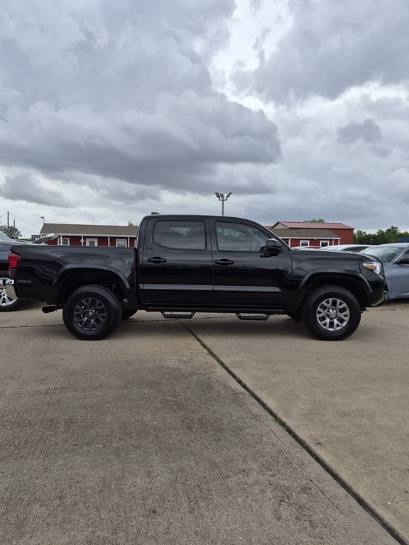 Photo 4 of this TOYOTA TACOMA