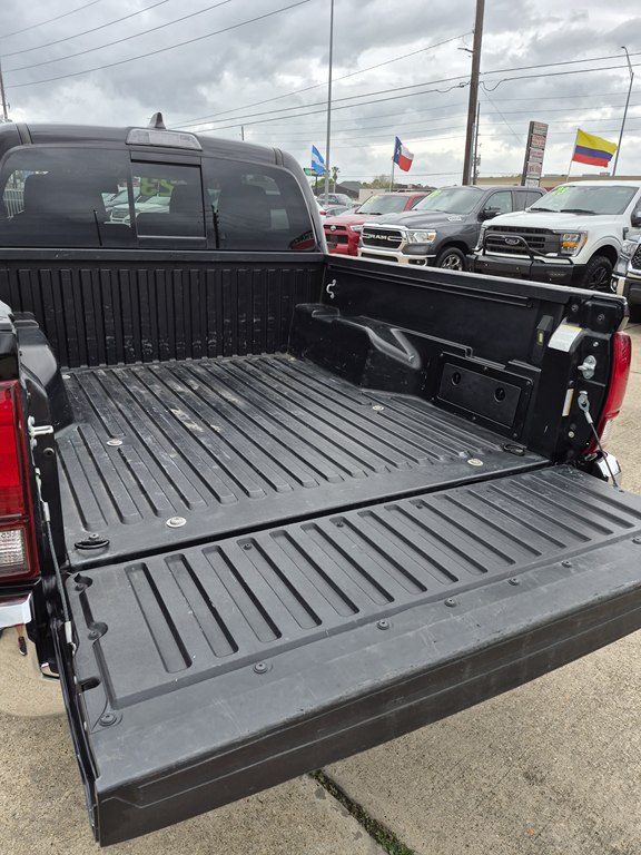 Photo 18 of this TOYOTA TACOMA