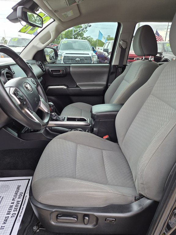 Photo 9 of this TOYOTA TACOMA