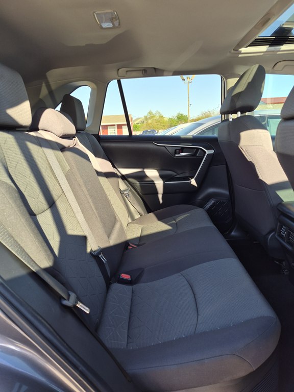 Photo 12 of this TOYOTA RAV4