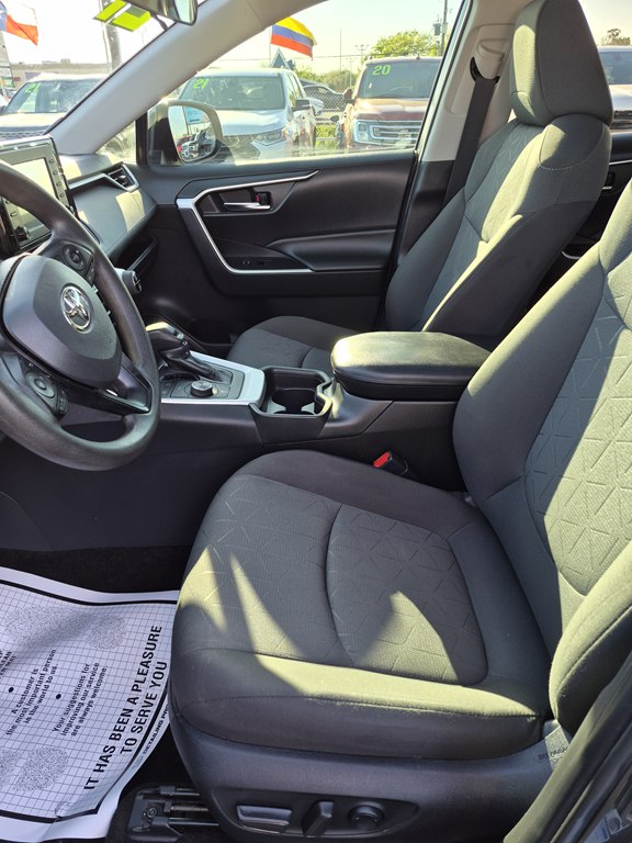 Photo 9 of this TOYOTA RAV4