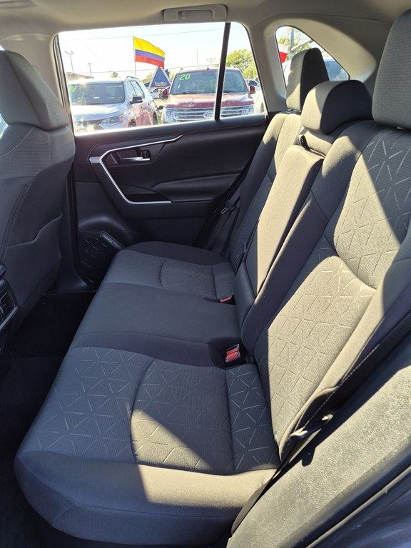 Photo 10 of this TOYOTA RAV4