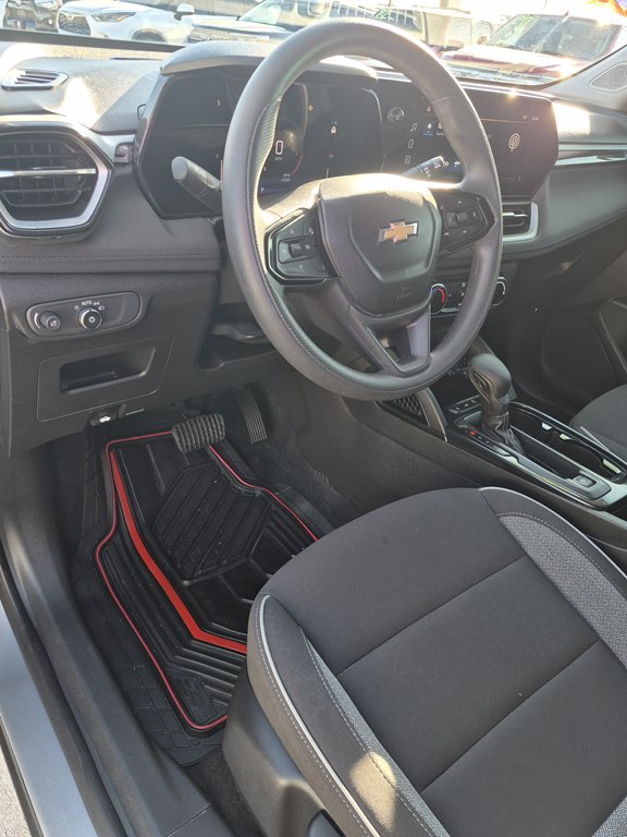 Photo 16 of this CHEVROLET TRAILBLAZER