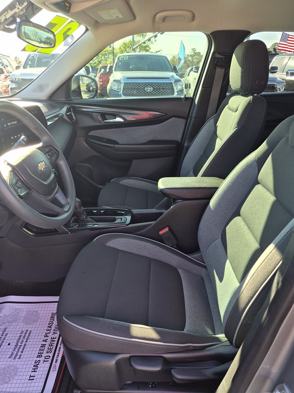 Photo 9 of this CHEVROLET TRAILBLAZER