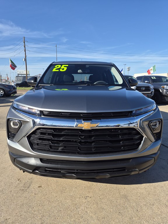 Photo 2 of this CHEVROLET TRAILBLAZER