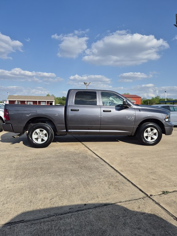 Photo 4 of this RAM 1500 CLASSIC