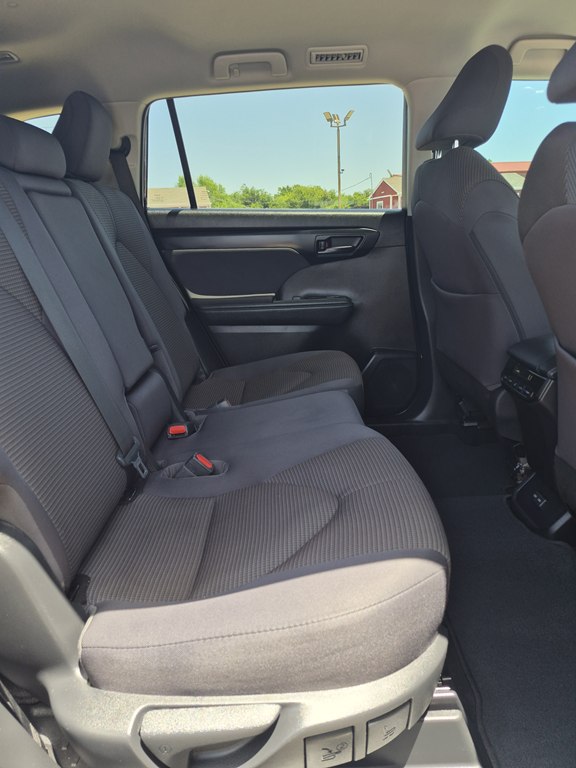 Photo 13 of this TOYOTA HIGHLANDER