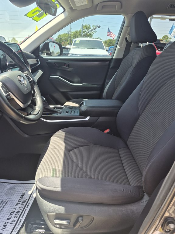 Photo 9 of this TOYOTA HIGHLANDER