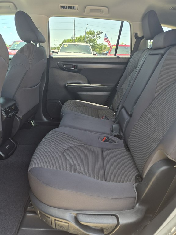 Photo 10 of this TOYOTA HIGHLANDER